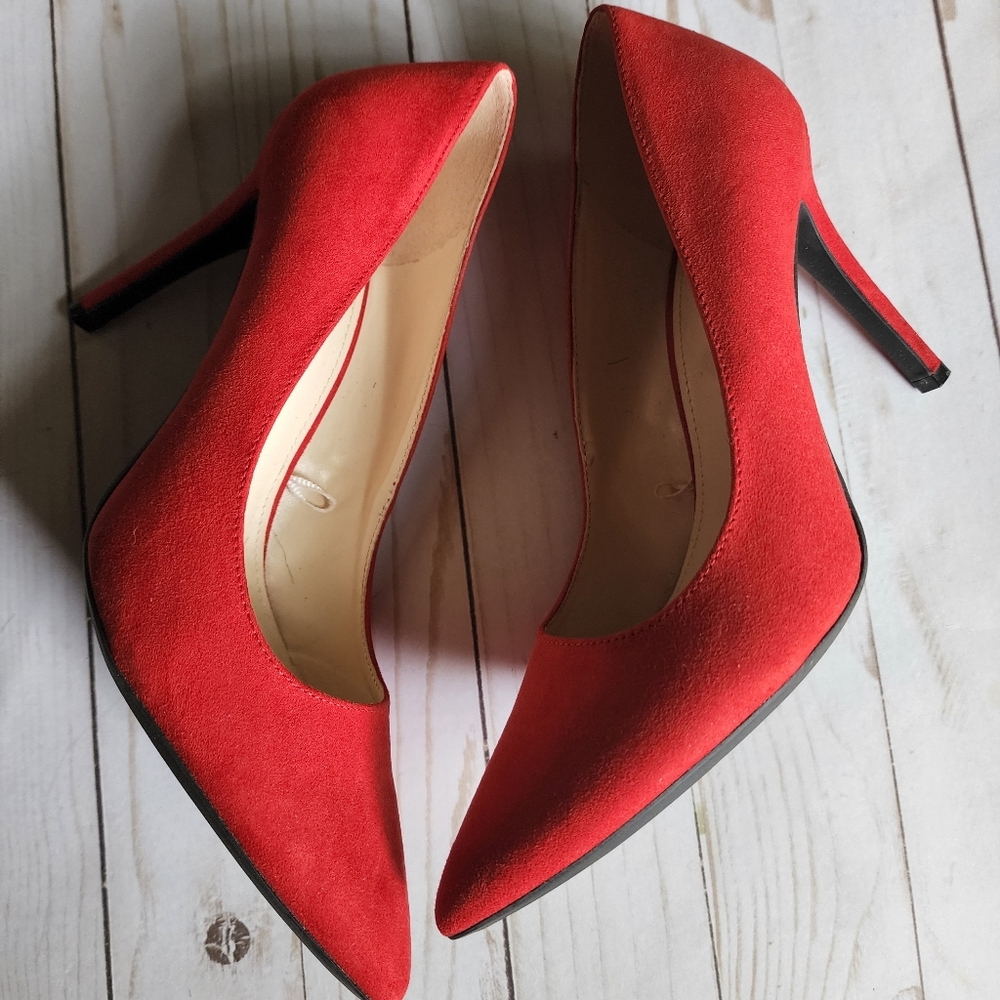 NINE WEST 7.5 red suede pumps Like new condition 4 inch heel
